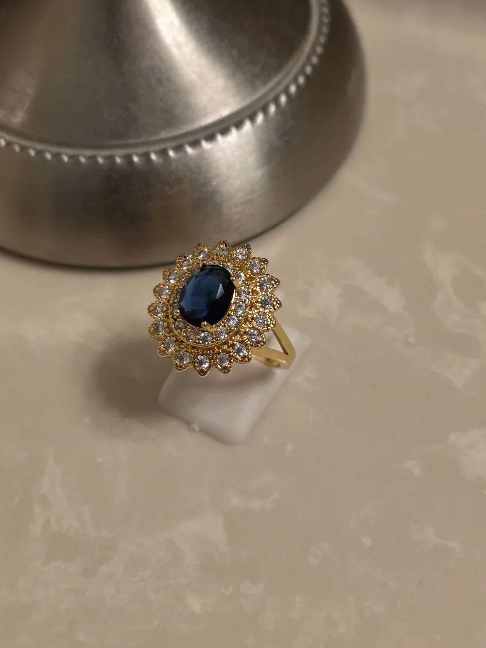 N/A elegant gold